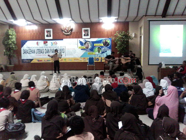Ajari Anak Bikin Puisi, ini Caranya
