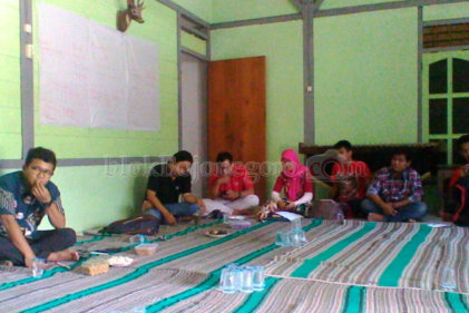 Ademos Gelar Sinau Bareng dengan Pemuda Bojonegoro