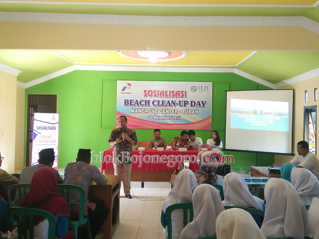 IE2I Gelar Acara Beach Clean-Up Day di Pantai Mangrove