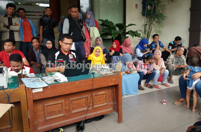 Takut Kena Denda, Hari Pertama Buka KB Samsat Penuh