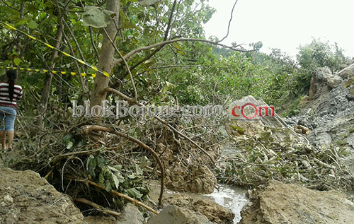 Longsor, Wisata Air Terjun Kedungmaor Tertimbun