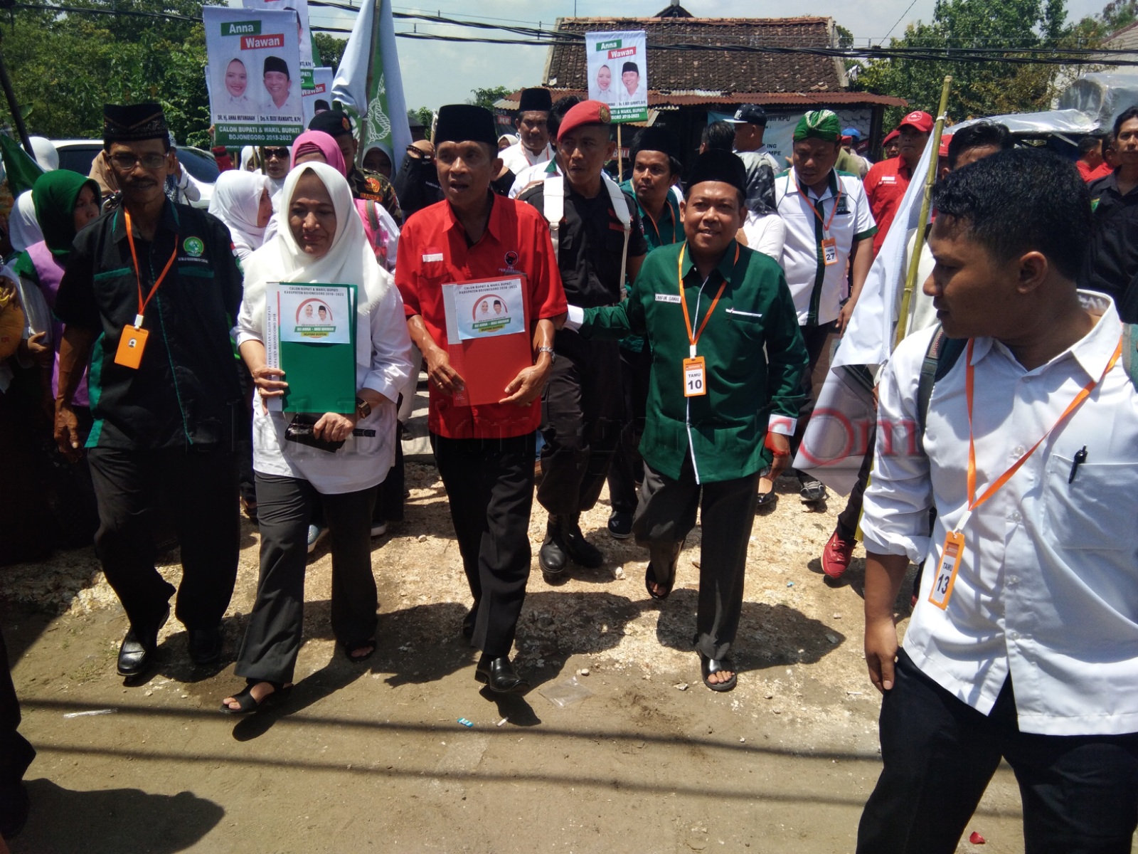 Daftar ke KPU, Ana-Wawan Masih Harapkan Dukungan Partai Lain