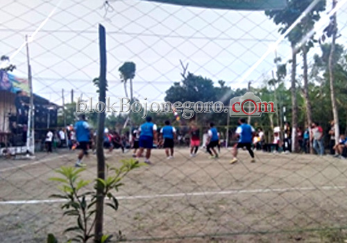 Unik, Peringati Halal Bihalal dengan Bola Voli