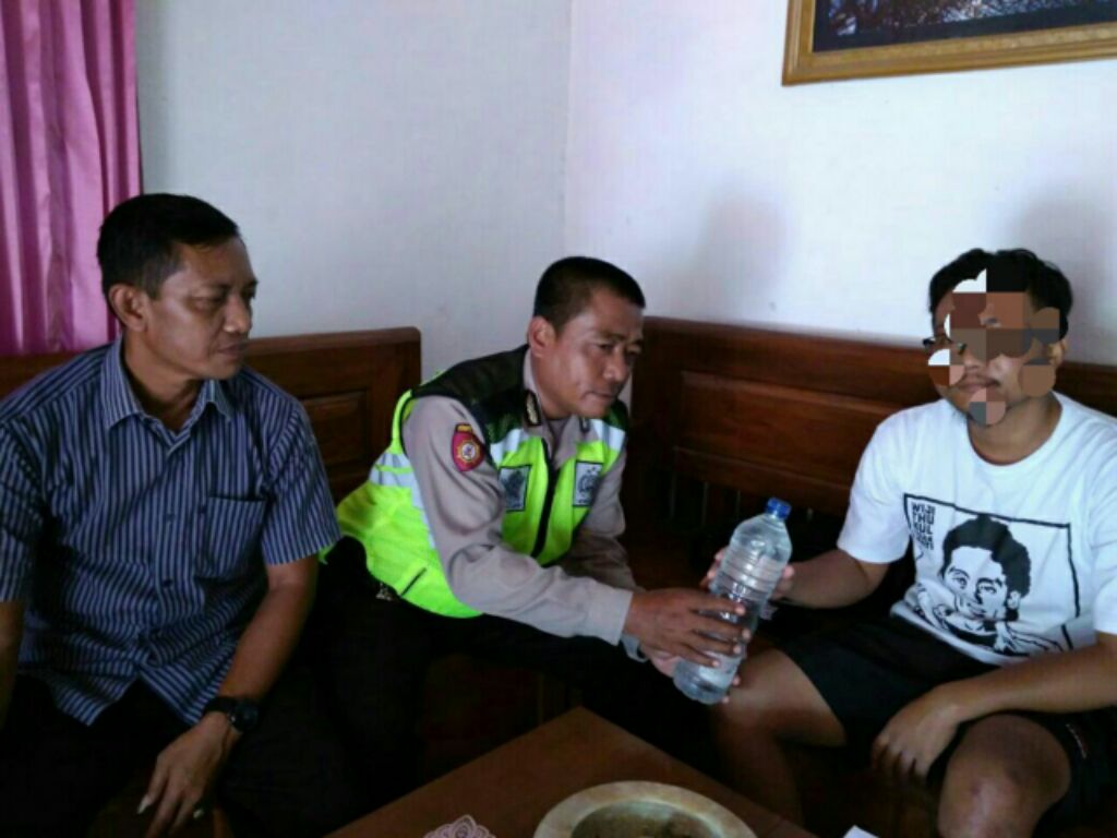 Polsek Gondang Razia Warung Penjual Miras