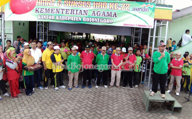Jalan Sehat HAB ke 72 Ciptakan Kebersamaan