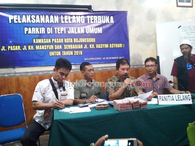 75 Karyawan Bakal Kelola Parkir di Kawasan Pasar Kota