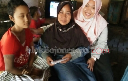 YSP dan Blokers Peduli Serahkan Bantuan Kepada Ibu Naf'an