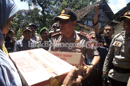 Kapolda Salurkan Sembako untuk Korban Banjir