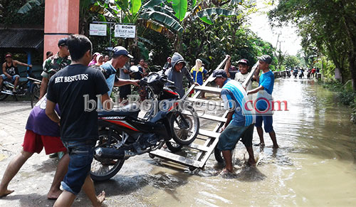 Kreatif, Warga Sidodadi Sediakan Ojek Grobak