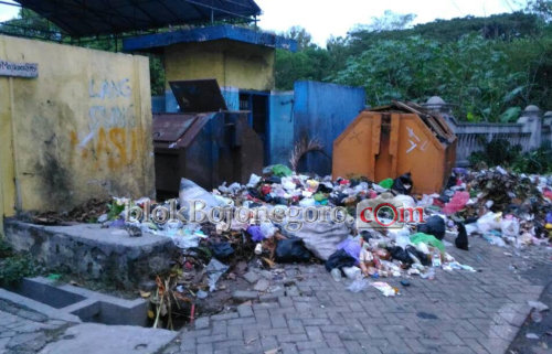 Berserakan dan Bau, TPS Sukorejo Dikeluhkan Masyarakat