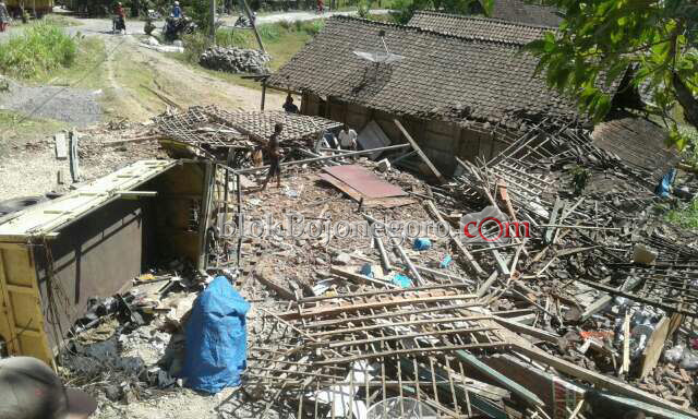 Luluh Lantah, Rumah Korban Hancur Berkeping-keping