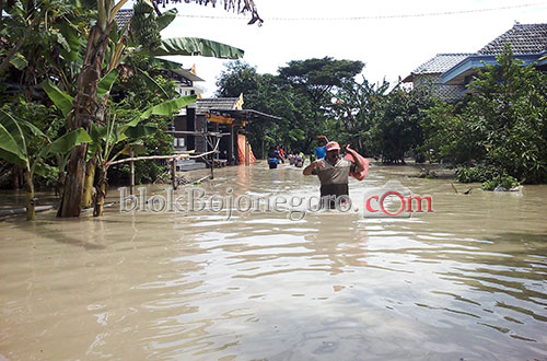 Kades Sukosewu; 700 Lebih Rumah Warga Terendam Banjir