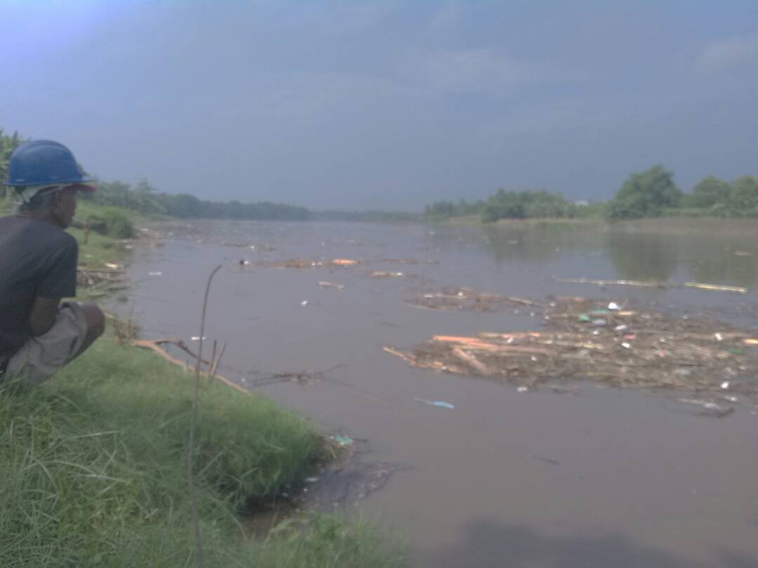 Sampah Bengawan Solo Dimanfaatkan untuk Kayu Bakar