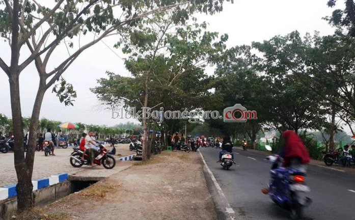 Tunggu Anak dan Buka Puasa di Taman Talun