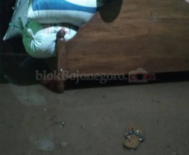 Petir Menggelegar Hingga Listrik Padam Iringi Kedatangan Banjir