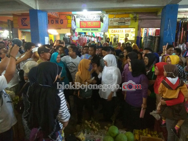 Khofifah Indar Parawansa Kunjungi Pasar Sumberejo