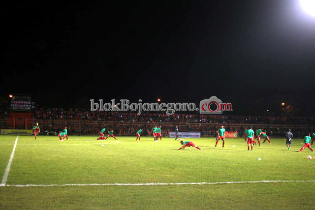 Babak Pertama, Persibo Imbangi Timnas 0-0