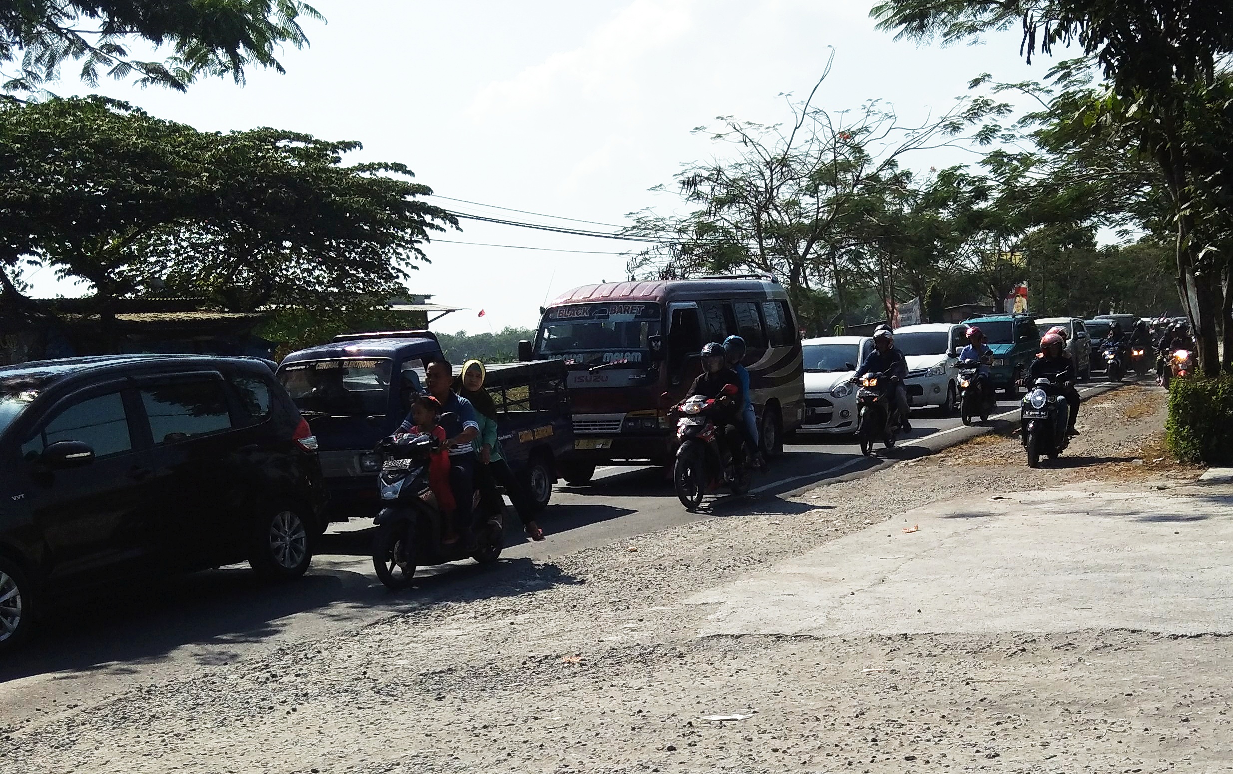 Hari Kedua, Jalur Bojonegoro-Babat Padat Merayap 