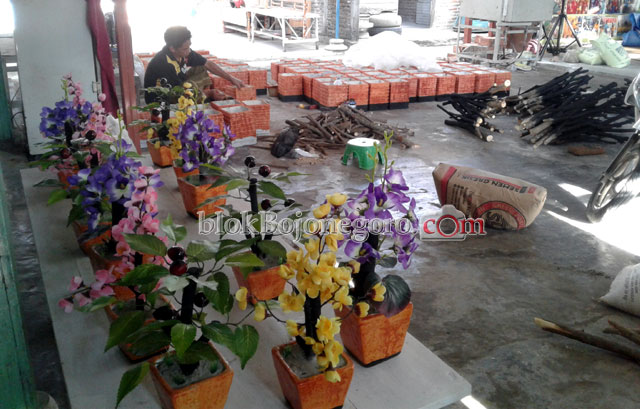 Sambut Lebaran, Penjual Bunga Hias Perbanyak Stok