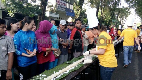 Ribuan Masyarakat Cicipi Gethuk 300 Meter ABCH