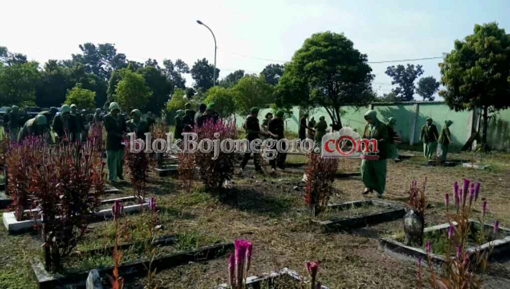 Ulang Tahun, Persit Kartika Berziah ke Makam Pahlawan