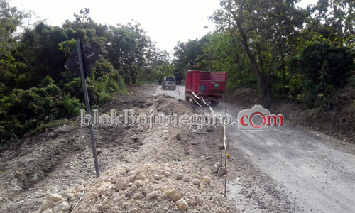 Masih, Jalan Ambes Jalur Bojonegoro - Nganjuk Belum Teratasi