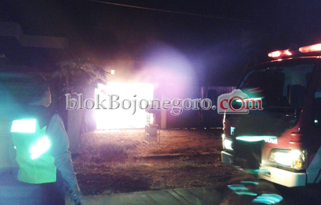 Saat Dibuka, Warga Sudah Penuh di Depan Toko