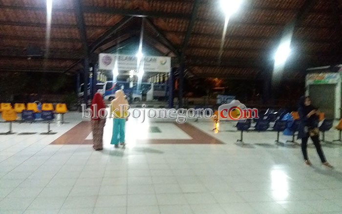 Lebaran Pertama, Terminal Rajekwesi Lengang