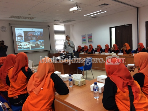 PKK Gayam Kunjungi Lapangan Banyu Urip