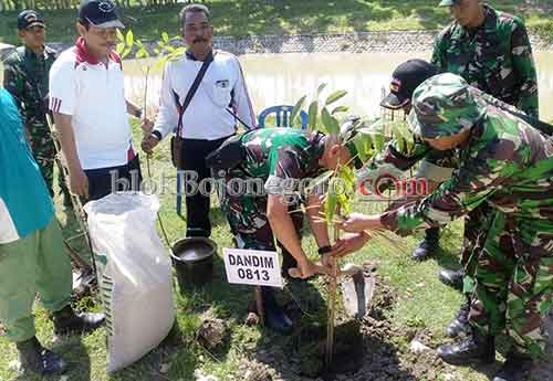 Kodim 0813 Tanam Ribuan Pohon di Empat Kecamatan