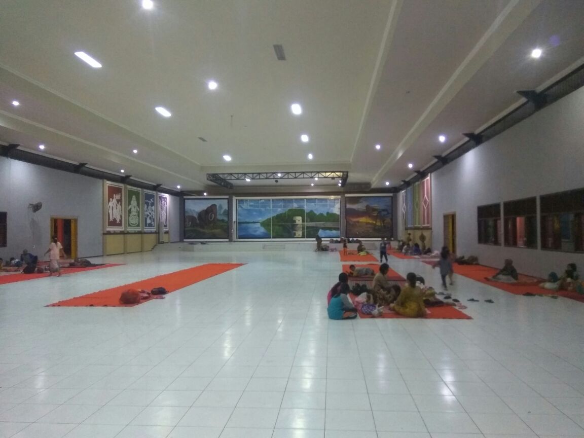 Pengungsi di Gedung Serbaguna Terus Berdatangan
