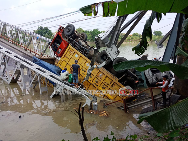 Bus yang Lolos dari Maut, Hingga Truk Terjungkal ini Kronologi Versi Warga‎