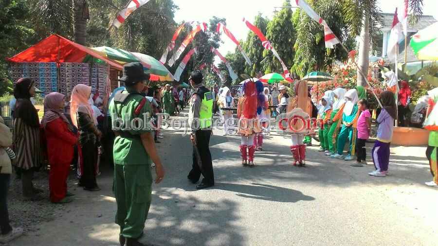 Meriahkan HUT RI, Masyarakat Semambung Jalan Sehat