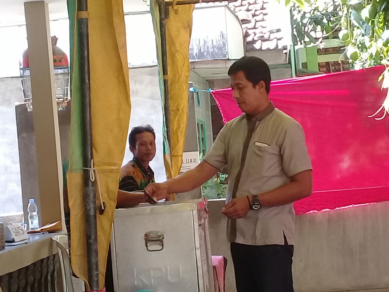 Di Sarangan, Surat Suara Pilgub Kurang, Pilbup Dobel