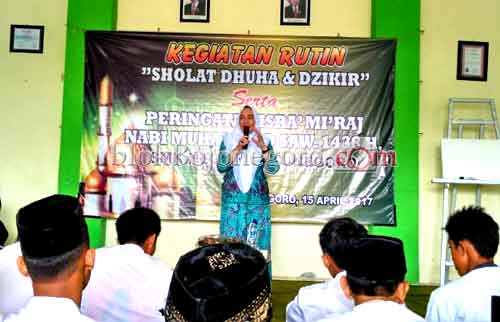 Hadir di SMK Migas, Bunda Anna Mu'awanah Motivasi Siswa