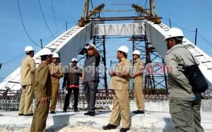 Penyelesaian Jembatan Bojonegoro-Trucuk Molor dari Target 