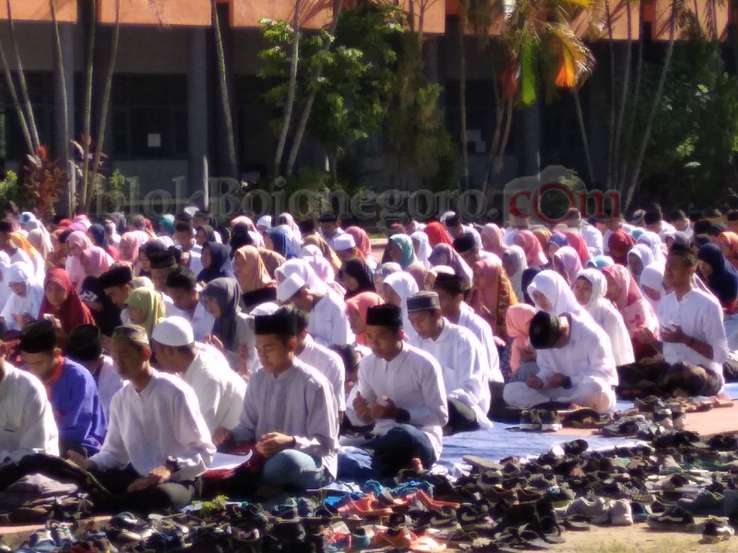 SMKN 2 Bojonegoro Gelar Istighosah Jelang UNBK