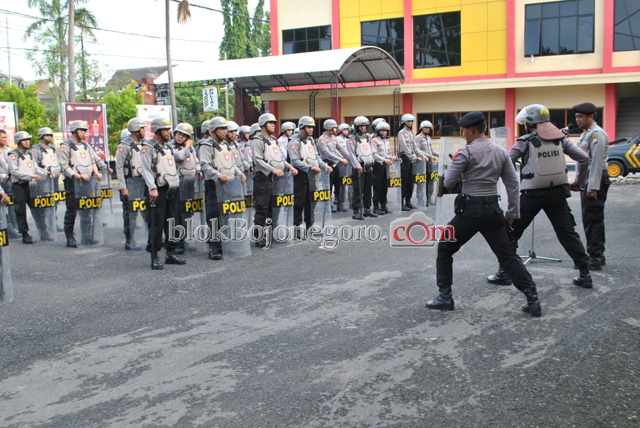 Anggota Polres Latihan Dalmas Hadapi Pilkada Serentak