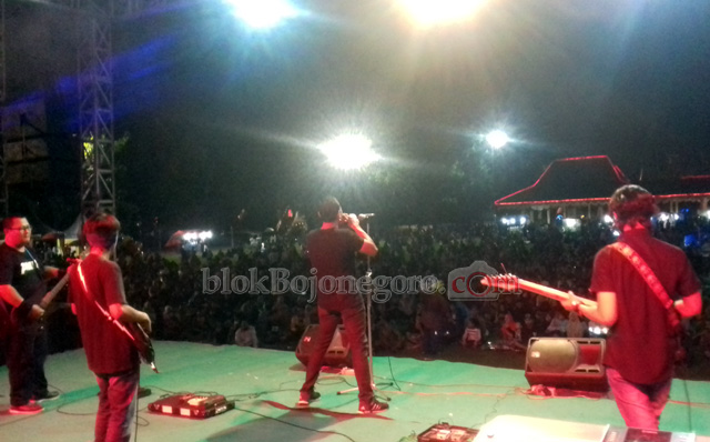 6 Band Meriahkan Malam Pergantian Tahun di Alun Alun