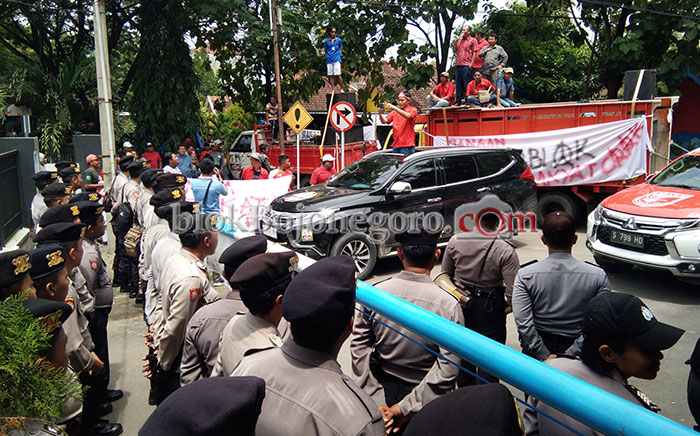 Kontraktor Demo Tuntut Pemkab Bayar Hutang