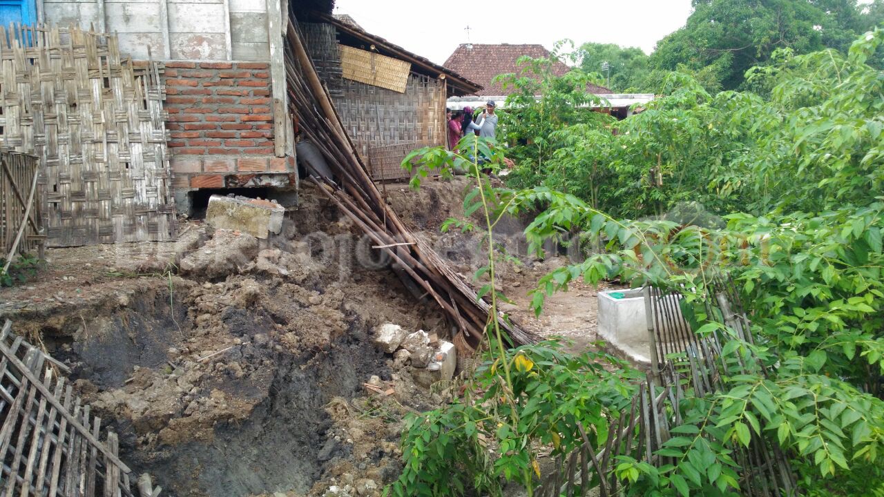 4 Rumah di Pacing Terkena Longsor