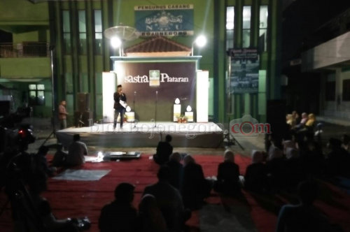 Hanya Delapan Puisi Dibacakan dalam Sastra Pelataran