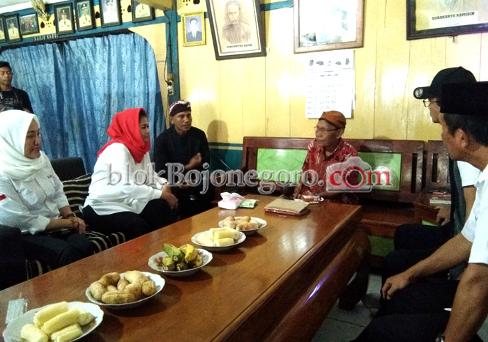 Temui Mbah Hardjo Kardi, Mbak Puti Belajar Nilai Kejujuran
