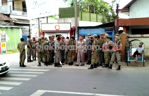 Ganggu Ketertiban, Satpol PP Getol Razia Bangunan Liar