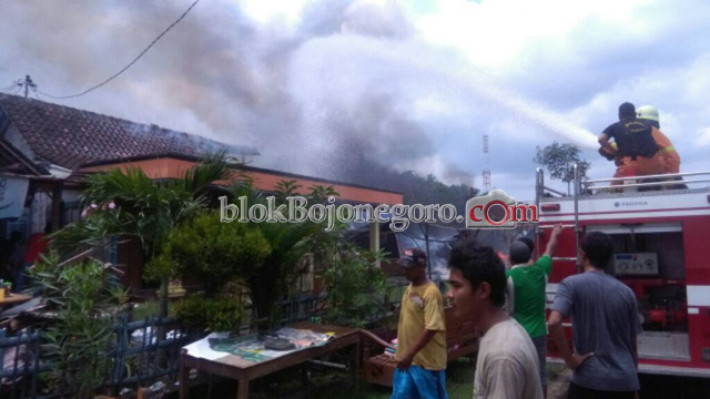 Diduga Konsleting Listrik, 3 Rumah Warga Sudu Terbakar