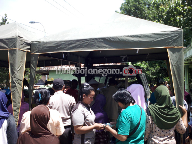 Kendalikan Harga Disdag Gelar Pasar Murah di Dander