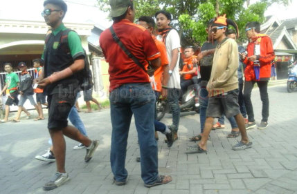 Banyak Calo di Pertandingan Persibo Vs Persema