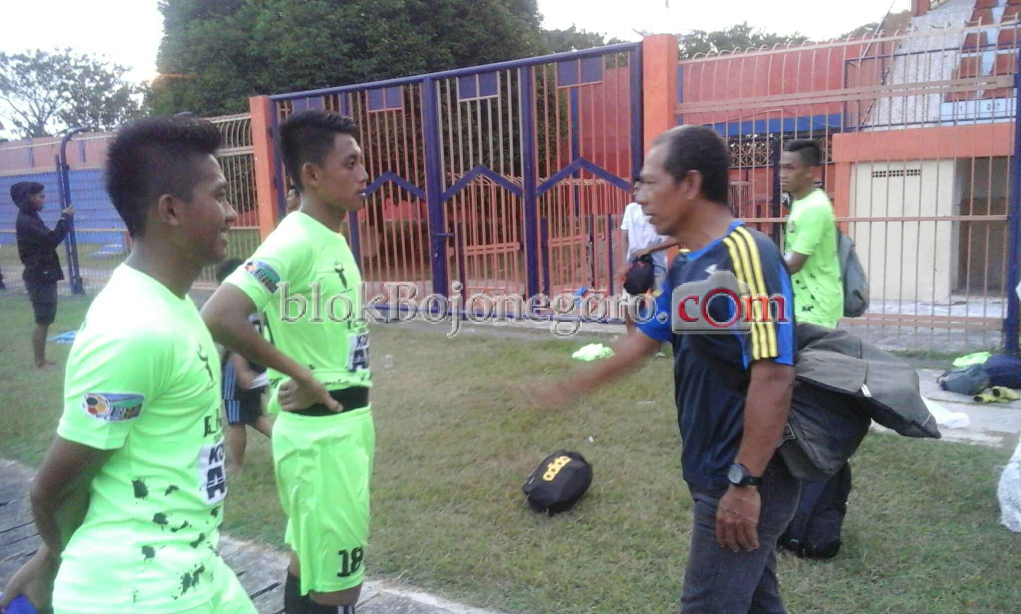 Coach Asari: Keputusan Wasit Tak Jelas