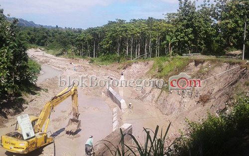 Sudah Diperbaiki, Tembok Tebing di Randupitu Kembali Longsor