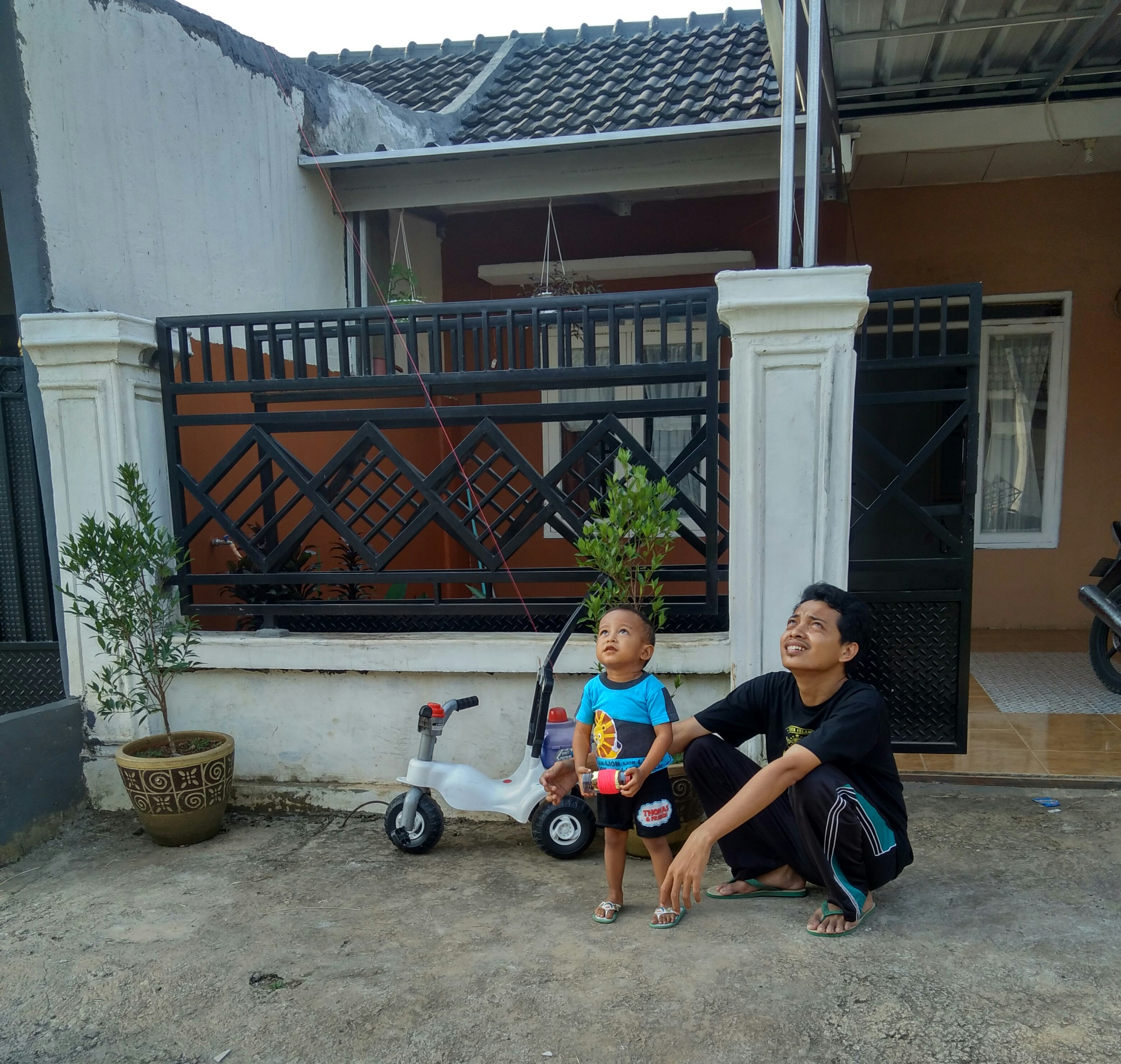 Serunya, Bermain dan Beradu Layang-Layang